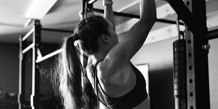 a female athlete does a chin up